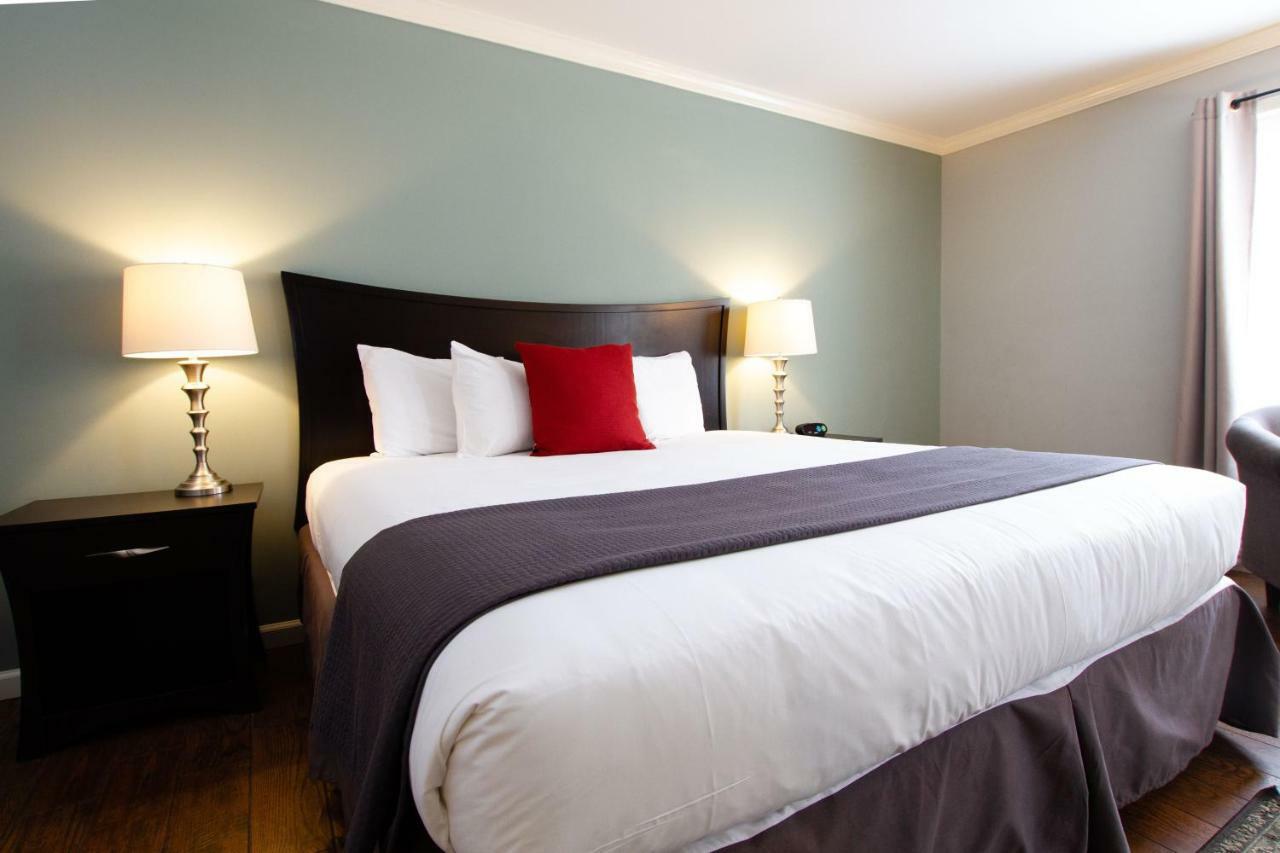 The Square & 5*