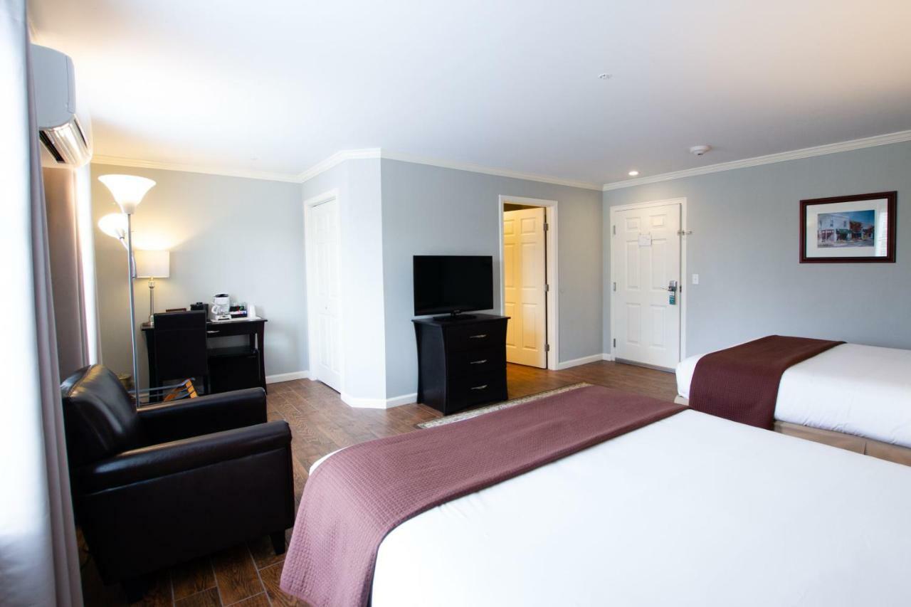 The Square & 5*